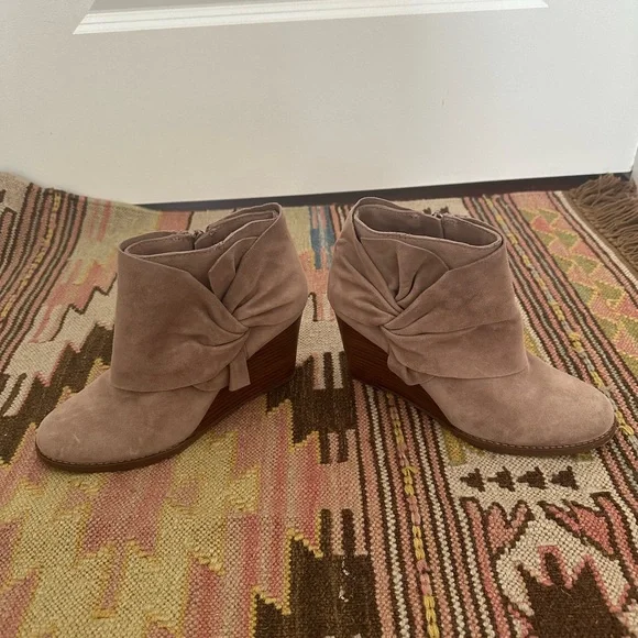 Sole Society Blush Ankle Boots with Wedge Heel - Picture 3 of 4